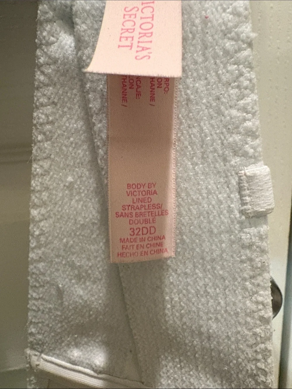 VICTORIA’S SECRET  32DD